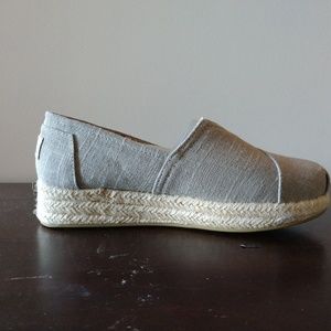 Women's size 8.5 wedge shoe